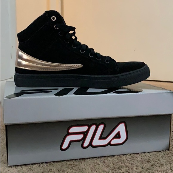 FILA Women’s Gym Shoes - Picture 3 of 4